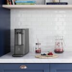 Electrolux Purificador de Água Gelada Fria e Natural Elétrico Compacto Eletronico placa Filtro refil 6 meses ou 3000l Painel Touch Bivolt grafite PE12G - Imagem 3