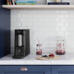 Electrolux Purificador de Água Gelada Fria e Natural Elétrico Compacto Eletronico placa Filtro refil 6 meses ou 3000l Painel Touch Bivolt Preto PE12P - Imagem 3
