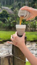 Cafeteira Portátil Pressca 350ml – Preparo Rápido de chá e café Sem Filtro Descartável | Ideal para Viagens, Escritório e Casa | Livre de BPA - Cor: Cinza Fendi - Imagem 6