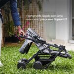 Carrinho de Bebê Cosco Kids Bross Cinza Mescla: leve, compacto e confortável, com fechamento rápido e uso até 15 kg. - Imagem 4