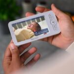 Babá Eletrônica Maxi Cosi See Pro 360: monitore seu bebê com CryAssist, câmera 2K, visão noturna e 10h de bateria. - Imagem 29