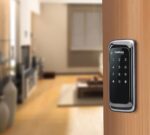 Fechadura Digital Intelbras FR 101 Preto: segurança prática com senha, teclado touch e travamento automático. - Imagem 6