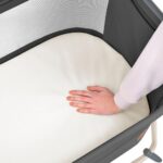 Berço Co-Bed Maxi-Cosi Tori: compacto, leve e com ajuste anti refluxo para mais conforto no quarto do bebê. - Imagem 19