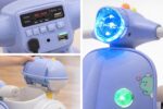 Moto elétrica infantil azul claro com LED, som, USB e painel digital para diversão segura e interativa. - Imagem 4