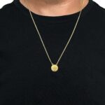 Escapulário São Bento Dourado em Aço Inox 316, durável e elegante, ideal para presente masculino e feminino. - Imagem 3
