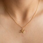 Colar corrente com letra inicial banhado a ouro 18k: pingente personalizado e elegante para mulheres. - Imagem 2