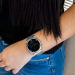 Relógio Champion Feminino Digital Prata CH40071T com colar e brincos: elegância e praticidade em um só conjunto. - Imagem 4