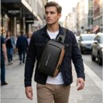Bolsa Transversal Masculina Antifurto Impermeável com Cadeado e USB, compacta e segura para trabalho, academia e uso urbano. - Imagem 8