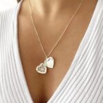 Colar com Foto Prata Relicário Coração: presente luxuoso e emocionante para guardar memórias com elegância. - Imagem 4