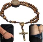 Pulseira Terço Ajustável em Madeira Imbuia 19 cm com Cruz e Medalha de São Bento, ideal para fé, proteção e estilo. - Imagem 2