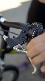 Caloi Bicicleta Andes Aro 26 com 21 marchas, conforto e controle para pedalar com mais desempenho no dia a dia. - Imagem 6