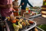 Weber Churrasqueira Elétrica Externa Lumin Verde Claro: portátil e ideal para pátios, sacadas e decks pequenos - Imagem 13