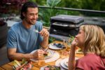 Weber Churrasqueira Elétrica Externa Lumin Verde Claro: portátil e ideal para pátios, sacadas e decks pequenos - Imagem 15