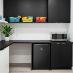 Aparador Frigobar Cervejeira Nicho em MDF preto para acomodar frigobar, objetos e bandejas com praticidade. - Imagem 6