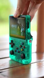 Ultra GameBoy Retro Premium: console portátil com tela IPS, bateria duradoura e compatibilidade com jogos retrô clássicos. - Imagem 3