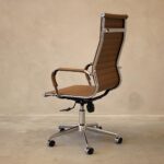 Cadeira de Escritório Presidente Giratória PU Caramelo com braços, conforto e ajuste de altura para home office e escritório. - Imagem 7