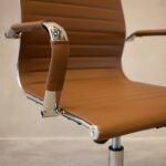 Cadeira de Escritório Presidente Giratória PU Caramelo com braços, conforto e ajuste de altura para home office e escritório. - Imagem 8