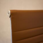 Cadeira de Escritório Presidente Giratória PU Caramelo com braços, conforto e ajuste de altura para home office e escritório. - Imagem 9