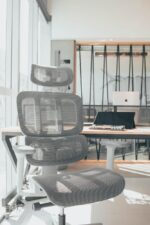 Cadeira de Escritório Sophy Ergonomica Premium com encosto bipartido, braços 6D e conforto ideal para longas jornadas. - Imagem 2