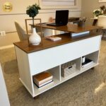 Escrivaninha em L Retrô Gold Artany: 5 nichos e 2 gavetas para home office organizado e versátil. - Imagem 3