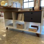 Escrivaninha em L Retrô Gold Artany: 5 nichos e 2 gavetas para home office organizado e versátil. - Imagem 4