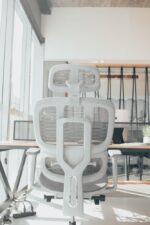 Cadeira de Escritório Sophy Ergonomica Premium com encosto bipartido, braços 6D e conforto ideal para longas jornadas. - Imagem 6