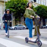 Bolsa para scooter 2L universal: resistente, impermeável e ideal para celular, chaves e reparos no guidão. - Imagem 7