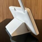 Base Suporte Para Monitor Tela De Babá Eletrônica Vtech: encaixe seguro, estável e antiderrapante para melhor posicionamento da tela. - Imagem 3