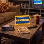 Luminária Blockbuster Retrô LED NCHc: decoração gamer nostálgica, LED eficiente e presente geek exclusivo. - Imagem 4