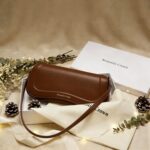 Romantic Crown Bolsa de Ombro Feminina compacta, impermeável e moderna para trabalho, casual e festa - Imagem 3
