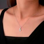 Colar Pet Cachorro Abraço Amor: presente feminino para mães de pet com delicadeza e significado - Imagem 3