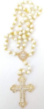 Terço de Noiva Cruz Dupla Face Banhado a Ouro com Pérolas Creme, delicadeza e elegância para o seu grande dia - Imagem 4