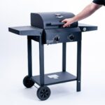 Churrasqueira A Gás Portátil Frank Grill com 2 queimadores, mobilidade e controle preciso para assados práticos e saborosos. - Imagem 3