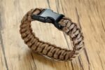 Pulseira masculina de paracord com cruz de Jerusalém, símbolo de fé e presente religioso - Imagem 5