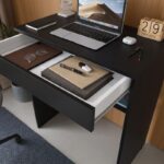 Mesa Escrivaninha para Computador com Gaveta: organização e praticidade para escritório em preto. - Imagem 3
