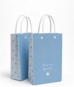 Kit 25 Sacola de Papel Presente Azul com Alça, poá e acabamento glossy, ideal para presentes elegantes e delicados. - Imagem 4