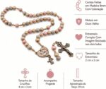 Terço Nossa Senhora Mãe de Todas as Mães em madeira 8mm, com crucifixo e entremeio coração resinados, ideal para devoção e oração. - Imagem 8