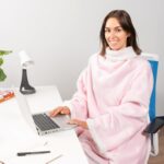 Cobertor PAVILIA com mangas: quente, extra macio e funcional para relaxar com conforto total - Imagem 5