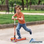 Lifemaster: scooter infantil com luzes LED, 3 rodas e guidão ajustável para mais segurança e diversão. - Imagem 3