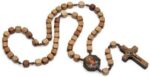 Terço de Madeira Imbuia 10mm com Resina Sagrado Coração de Jesus e Maria, cordão marrom e metal ouro velho: fé e devoção em cada detalhe. - Imagem 3
