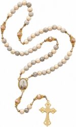 Terço Nossa Senhora de Fátima Madeira 8mm Católico com Crucifixo Dourado para oração e devoção diária - Imagem 4