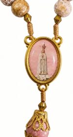 Terço Nossa Senhora de Fátima Madeira 8mm Católico com Crucifixo Dourado para oração e devoção diária - Imagem 7