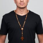Colar Terço dos Homens Imbuia 8mm São José: fé, estilo e qualidade para uso diário masculino. - Imagem 6
