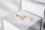 Brinco Water Pearl com pérola de água doce, banho em ouro e design elegante para um visual sofisticado. - Imagem 8