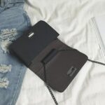 Bolsa transversal feminina leve e moderna com corrente, ideal para uso diário e festas - Imagem 6