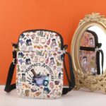 Bolsa tiracolo TSOTMO para fãs de anime: prática, leve e ideal para guardar cosméticos e acessórios no dia a dia. - Imagem 6