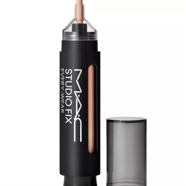 Corretivo M·A·C Studio Fix All Over Face Pen: cobertura média a alta, acabamento natural matte e duração de até 36 horas.