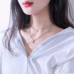 Colar Duplo Lua e Estrela com Zircônia: elegância delicada para valorizar seu visual com charme celestial. - Imagem 3