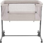 Kikkaboo Berço Noah bege: ajustável, anti-refluxo, com rodas e abertura lateral para mais praticidade e conforto. - Imagem 5