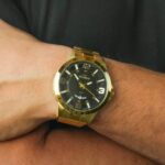 Relógio Technos Racer Masculino Dourado: estilo esportivo e sofisticado para compor looks com elegância. - Imagem 6